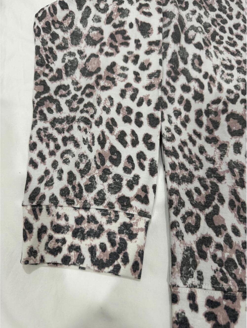 NWT Buc-ee’s Leopard Print Fleece Pullover Gray & Pink Plus 2X Cozy Loungewear - Picture 4 of 9